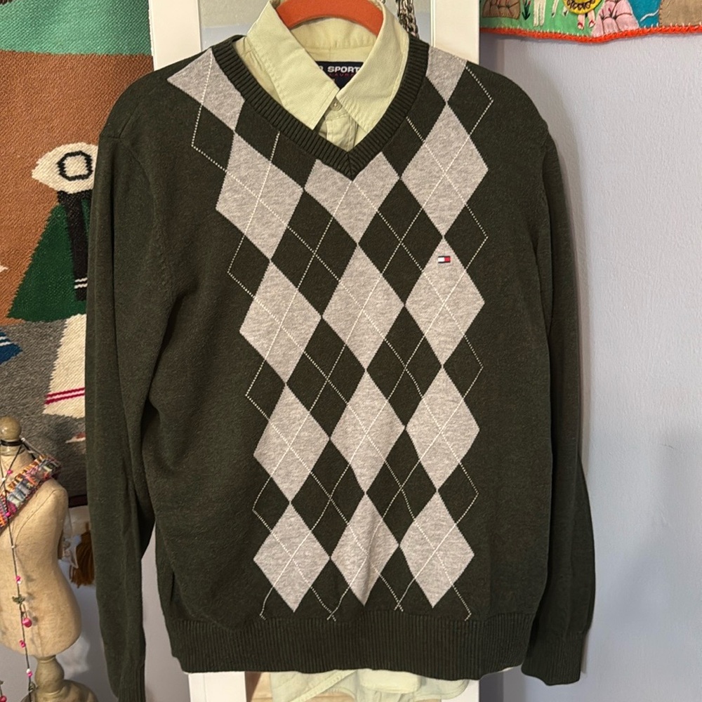 Dark green argyle sweater by Tommy Hilfiger size small 100% cotton. Unisex